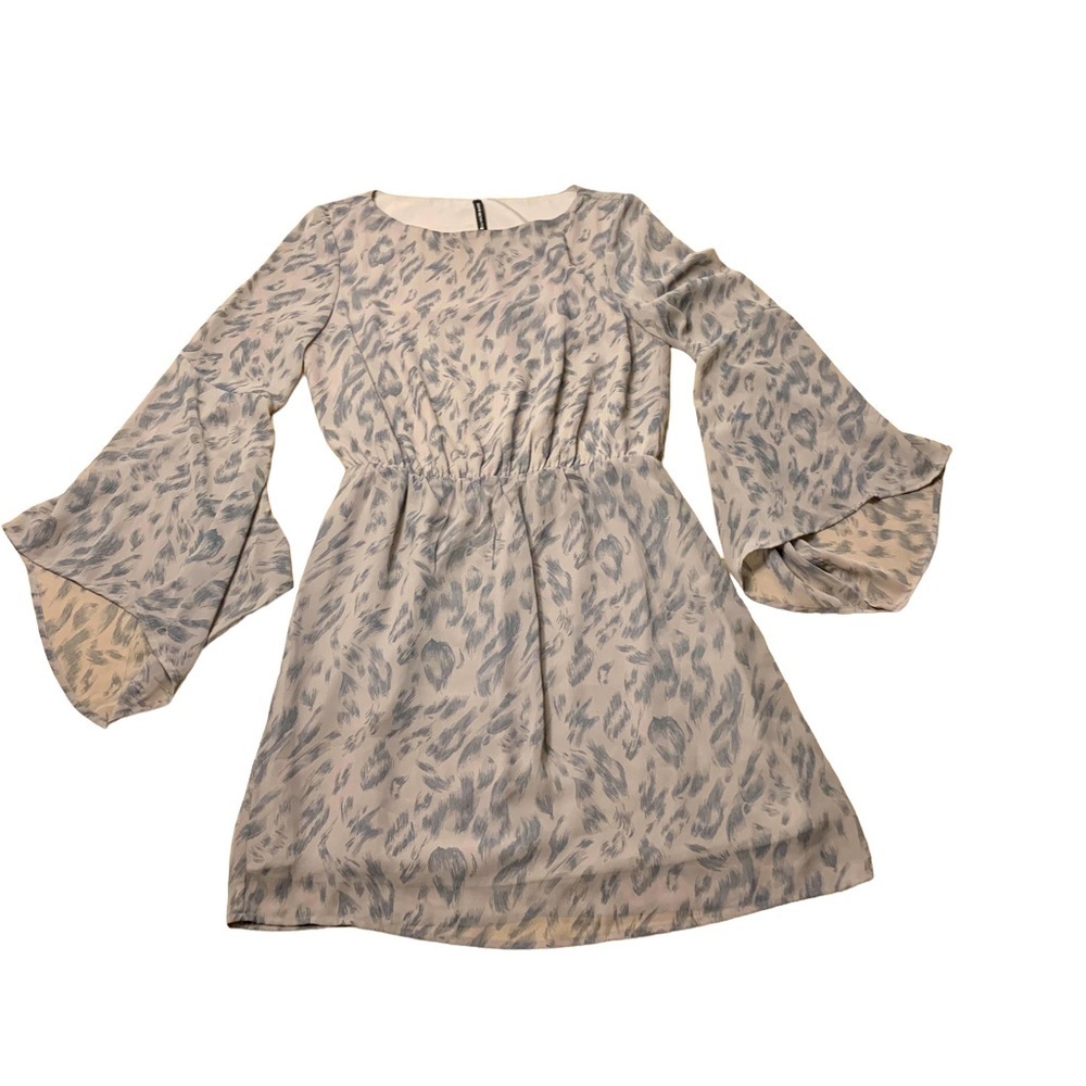 LW118 by Walter Baker | Boho Bell Sleeve Long Sleeve Tan Gray Print Dress Small
